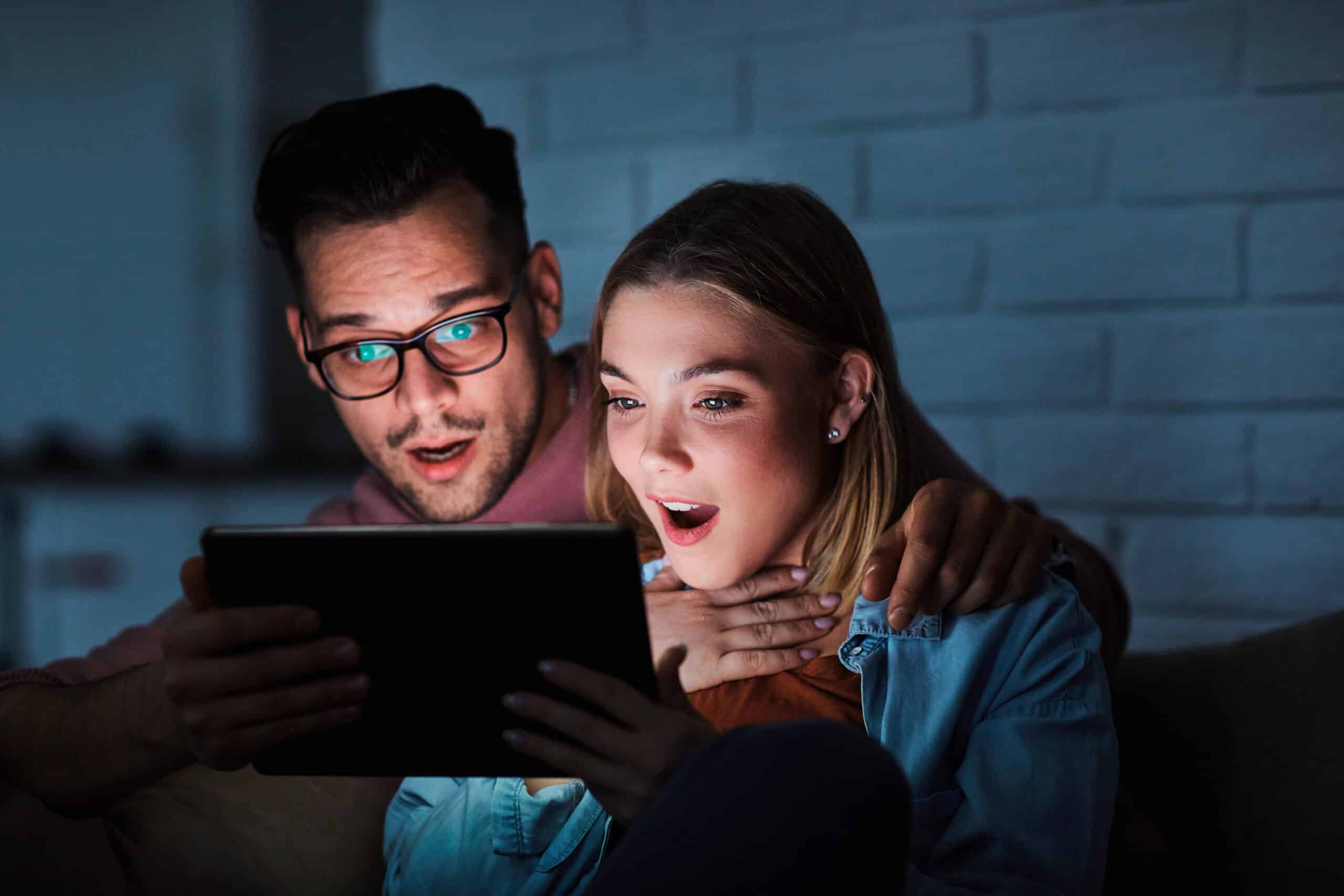 couple surfing on internet looking for spectrum bundles